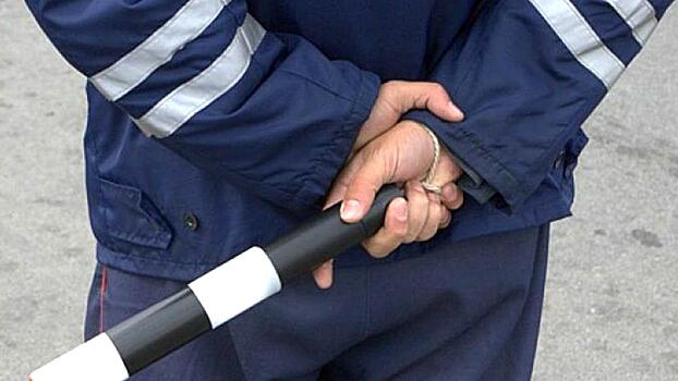 Звания и свободы лишился сотрудник ГИБДД, превысивший полномочия