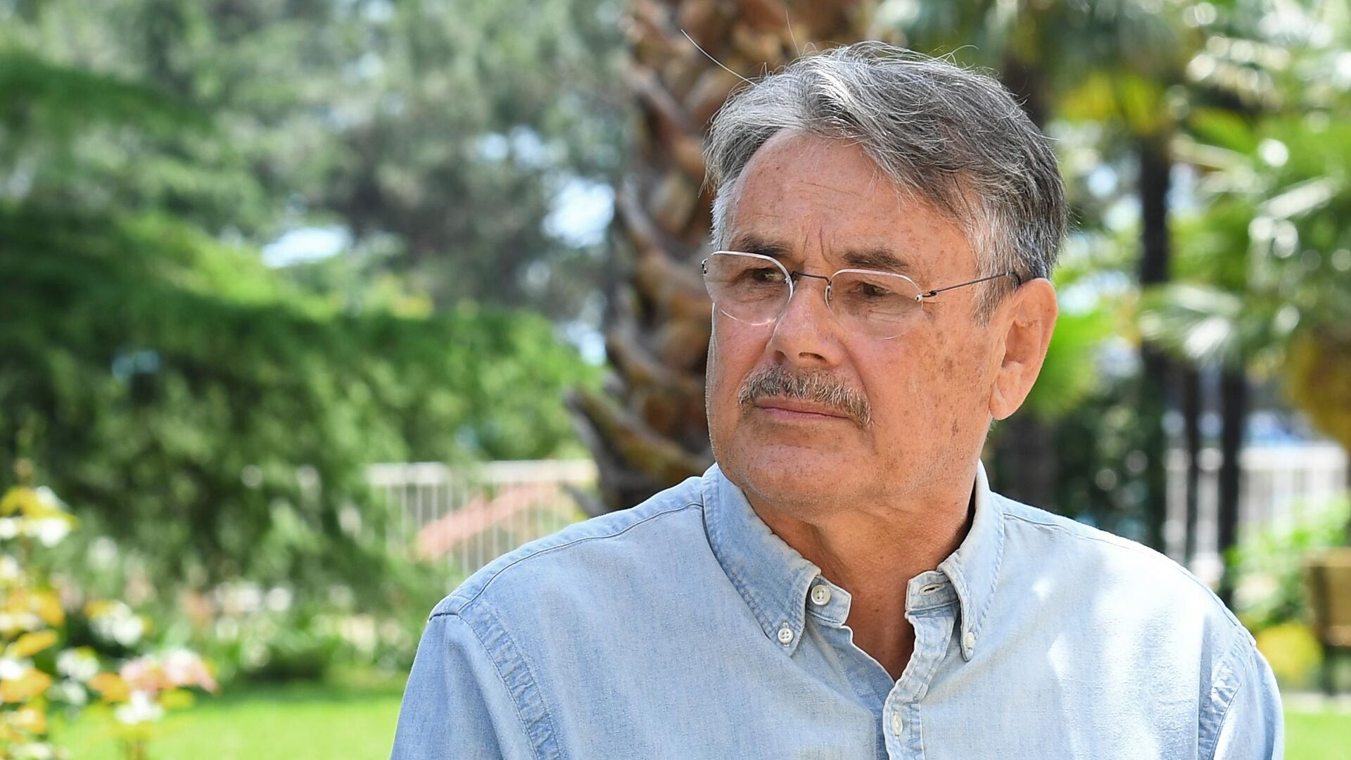 78-летний Павел Чухрай попал в больницу с жалобами на головокружение