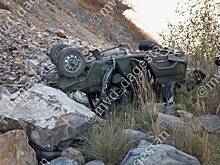 Стоявший на ручнике автомобиль с пассажирами рухнул с обрыва в Дагестане
