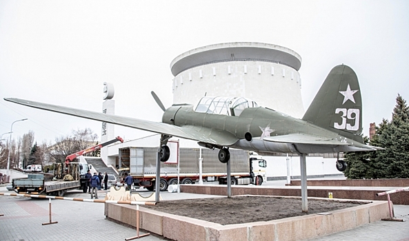 К майским праздникам в Волгограде отреставрируют макет самолета СУ-2