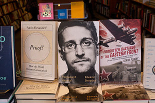 Сноуден обвинил США, Великобританию и Австралию в давлении на Facebook