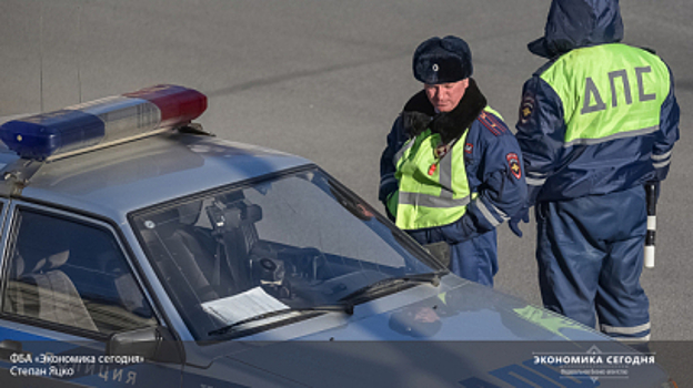 Тет-драйв в петербургском автосалоне закончился угоном машины