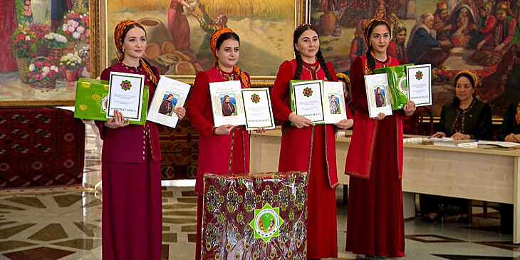 Конкурсы для женщин прошли в Туркменистане в честь 8 Марта