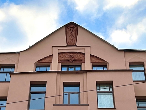 На фасаде дома Лишневского спустя восемь лет восстановили барельеф Мефистофеля