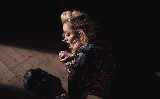 Мадонна представила новую песню — Crave