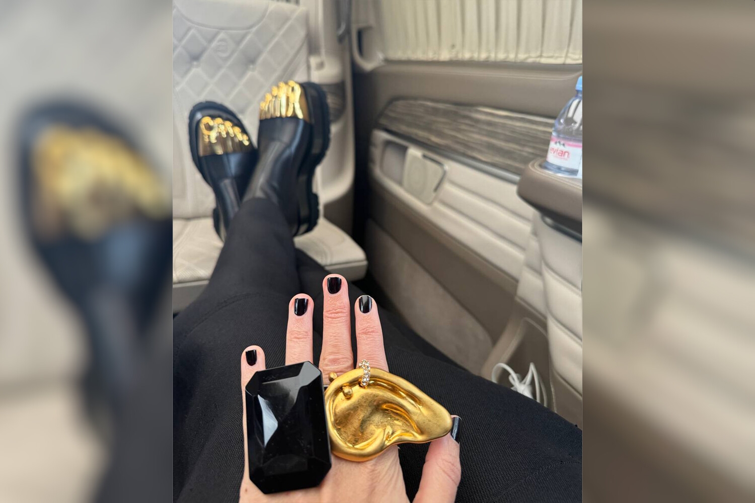 Ксению Собчак высмеяли за образ с золотым ухом: Дикий люкс