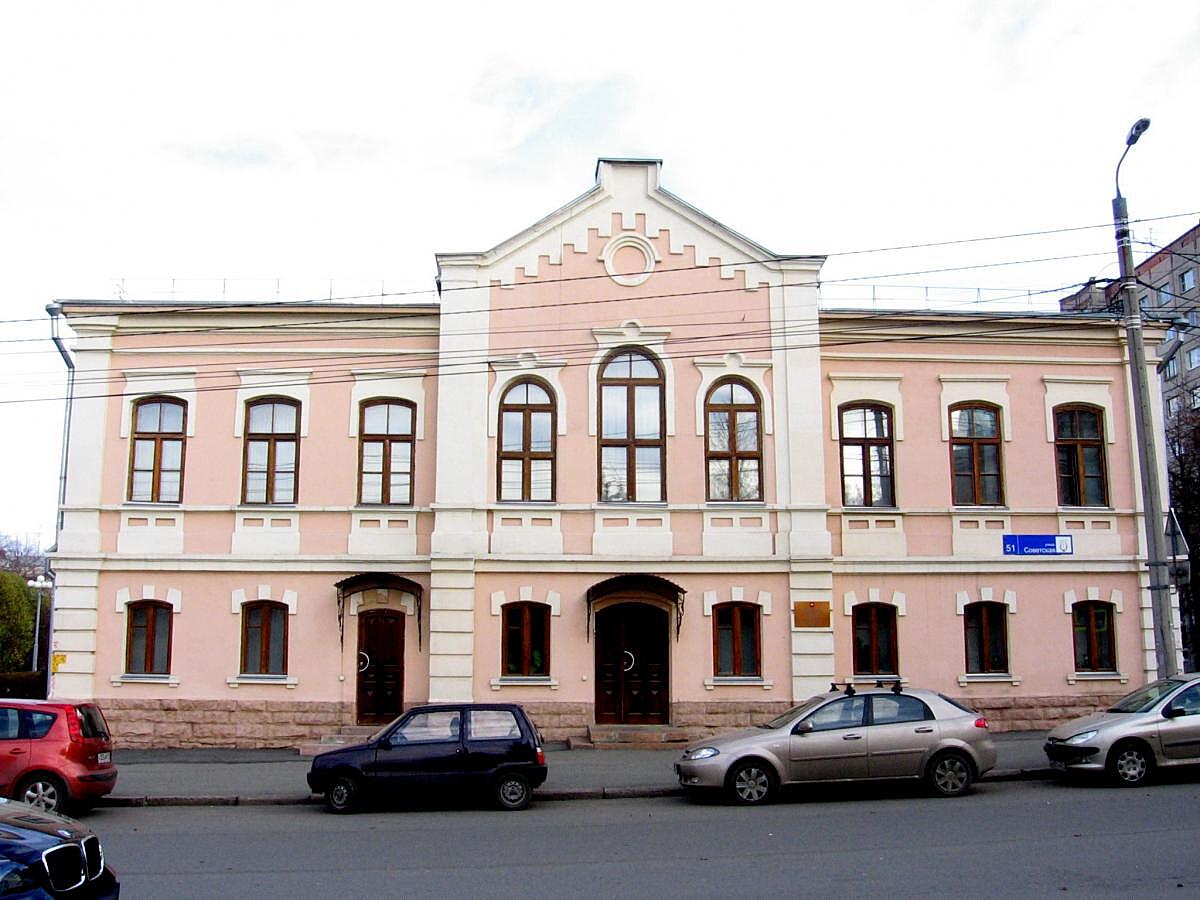 В Челябинске на здании детской школы искусств включат подсветку