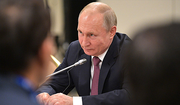 Турагенты попросили у Путина защиты от высоких комиссий банков