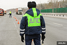 На трассе под Тюменью столкнулись три большегруза и легковой автомобиль