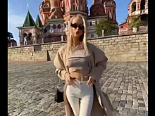 Оголившуюся возле храма Василия Блаженного модель проверит СКР