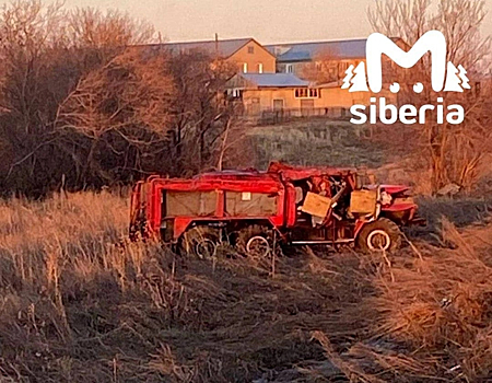 Mash: пожарный разбился на служебной машине в Алтайском крае