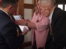 Сопредседатель ВАРМСУ Ирина Гусева поздравила с юбилеем Великой Победы 100-летнего ветерана ВОВ Георгия Уса