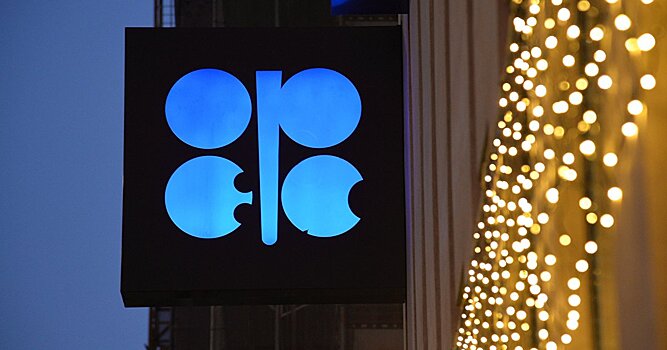 Bloomberg (США): участники ОПЕК+ пробуют новую стратегию, чтобы перевернуть кривую цен на нефть