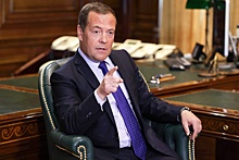 Медведев назвал Шольца "протухшей ливерной колбасой"