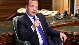Медведев назвал Шольца «протухшей ливерной колбасой»