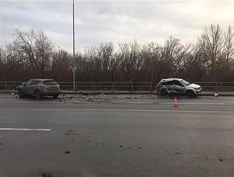 Три человека пострадали при столкновении Lada Kalina и Nissan в Самаре