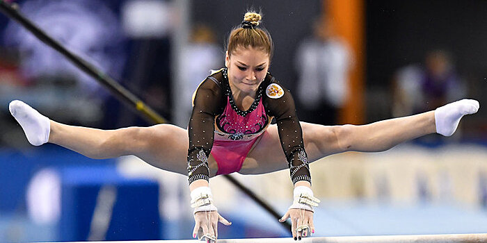 «Не могу в зале смеяться, ухожу в себя». Перебиносова — о том, как выиграть брусья на ЧР с переломом ноги