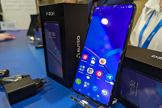 Российский смартфон «Р-ФОН» выставили на продажу за 10 млн рублей