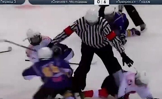 Дети-хоккеисты в Татарстане устроили массовую драку на льду из-за счета 6:0