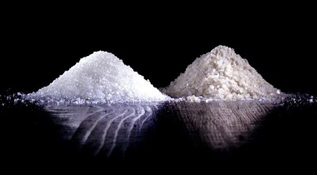 Ученые рассказали, что вредит больше: соль или сахар