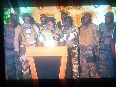 «Смерть или отставка?»: Военный переворот вслед за Нигером начался в Габоне