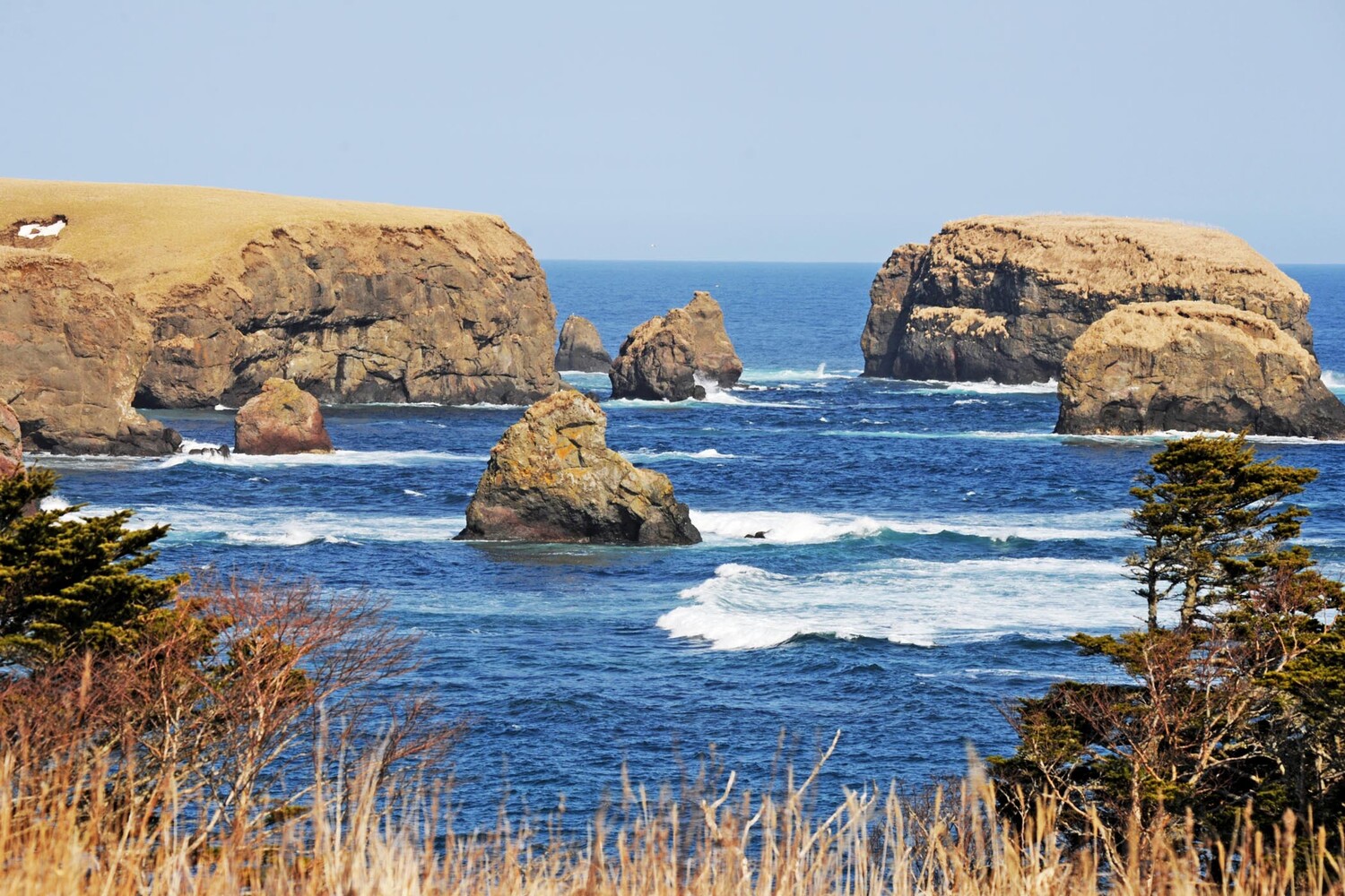 МЧС: экстренное предупреждение из-за циклона объявлено на южных Курилах