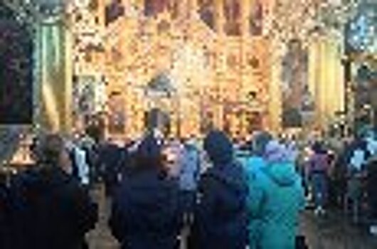 В Свято-Успенском кафедральном соборе сотрудники УФСИН России по Смоленской области поклонились мощам преподобного Сергия Радонежского