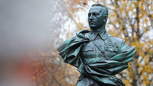Памятник генерал-лейтенанту Михаилу Ефремову открыли в Москве