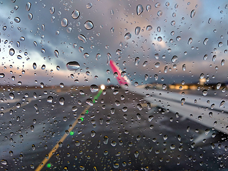 Turkish Airlines отменила более 50 рейсов из-за шторма в Стамбуле