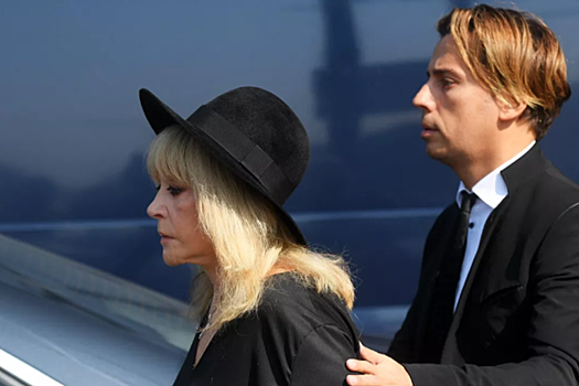 Все шишки на Галкина: Вслед за Орбакайте Пугачева тоже обвинила мужа в невозможности вернуться в Россию