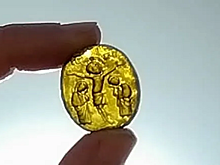 Найдено редкое стеклянное украшение XIII века с Христом