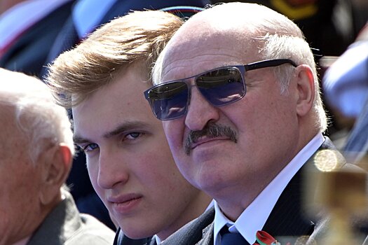 Картину с вооруженным сыном Лукашенко выставили во Дворце Независимости