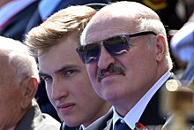 Картину с вооруженным сыном Лукашенко выставили во Дворце Независимости