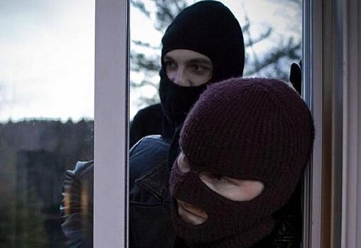 В Дедовске трое бандитов ограбили пенсионерку на полмиллиона рублей