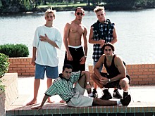 Это очень смешно! Backstreet Boys переоделись в Spice Girls и спели их хит