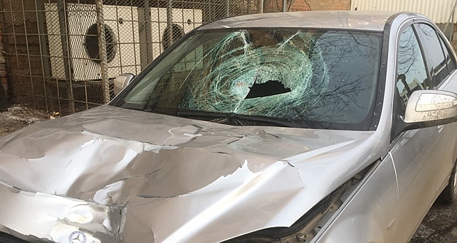 Владелец Mercedes, чей автомобиль сбил насмерть мужчину на Донбасской, пришёл в ГИБДД