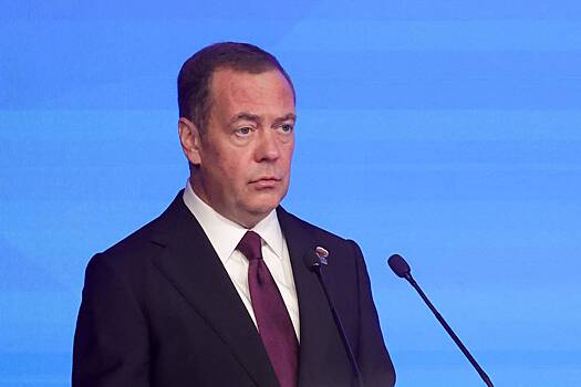 Медведев оценил шаг «тряпичной куклы с накокаиненным носом»