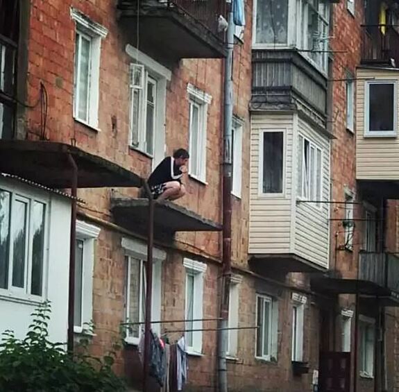 Демо-версия балкона… Ну а что, свежий воздух зато.  