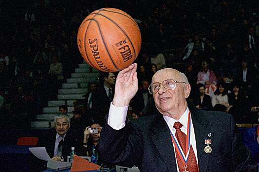 Титулы, народная любовь и страшная болезнь: история Александра Гомельского