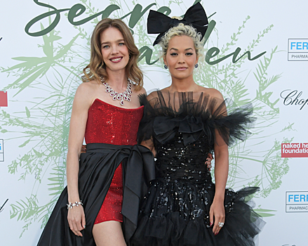 Рита Ора пришла на благотворительный вечер Натальи Водяновой с бантом на голове, а Эльза Хоск — в платье невесты