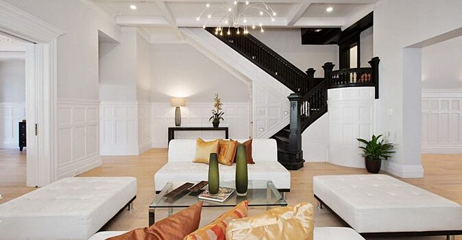 Звезды тоже берут ипотеку: 5 интересных историй