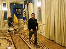 Зеленскому дают понять, что в Киеве он лишний