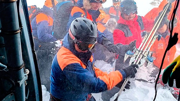 Спасатели нашли тело второго туриста, погибшего под лавиной на Камчатке