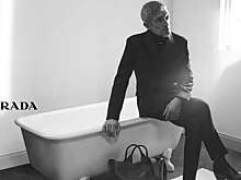 56-летний Венсан Кассель позирует на краю ванны в новом кампейне Prada