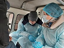 В Челябинске сенатор помогла лечить бездомных на теплотрассах