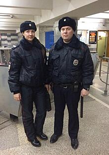 Самарские полицейские оказали помощь пассажиру метро