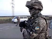 Украинские солдаты учатся обращаться с иностранным оружием посредством YouTube