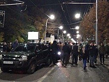 Требующие расплаты для детоубийцы горожане осаждают здание УМВД Саратова