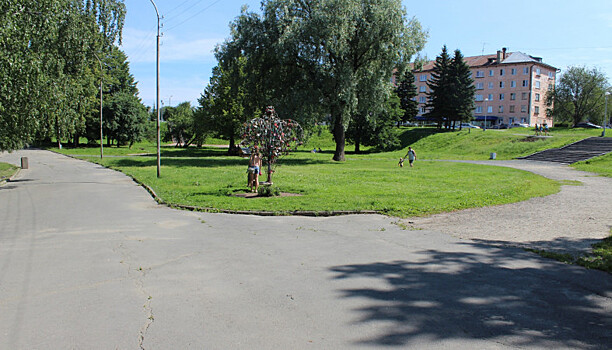Скамейки и урны установят в парке 50-летия пионерской организации