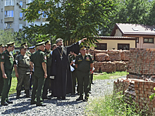 Военнослужащие ЮВО приступили к благоустройству территории главного православного воинского храма в Ростове-на-Дону
